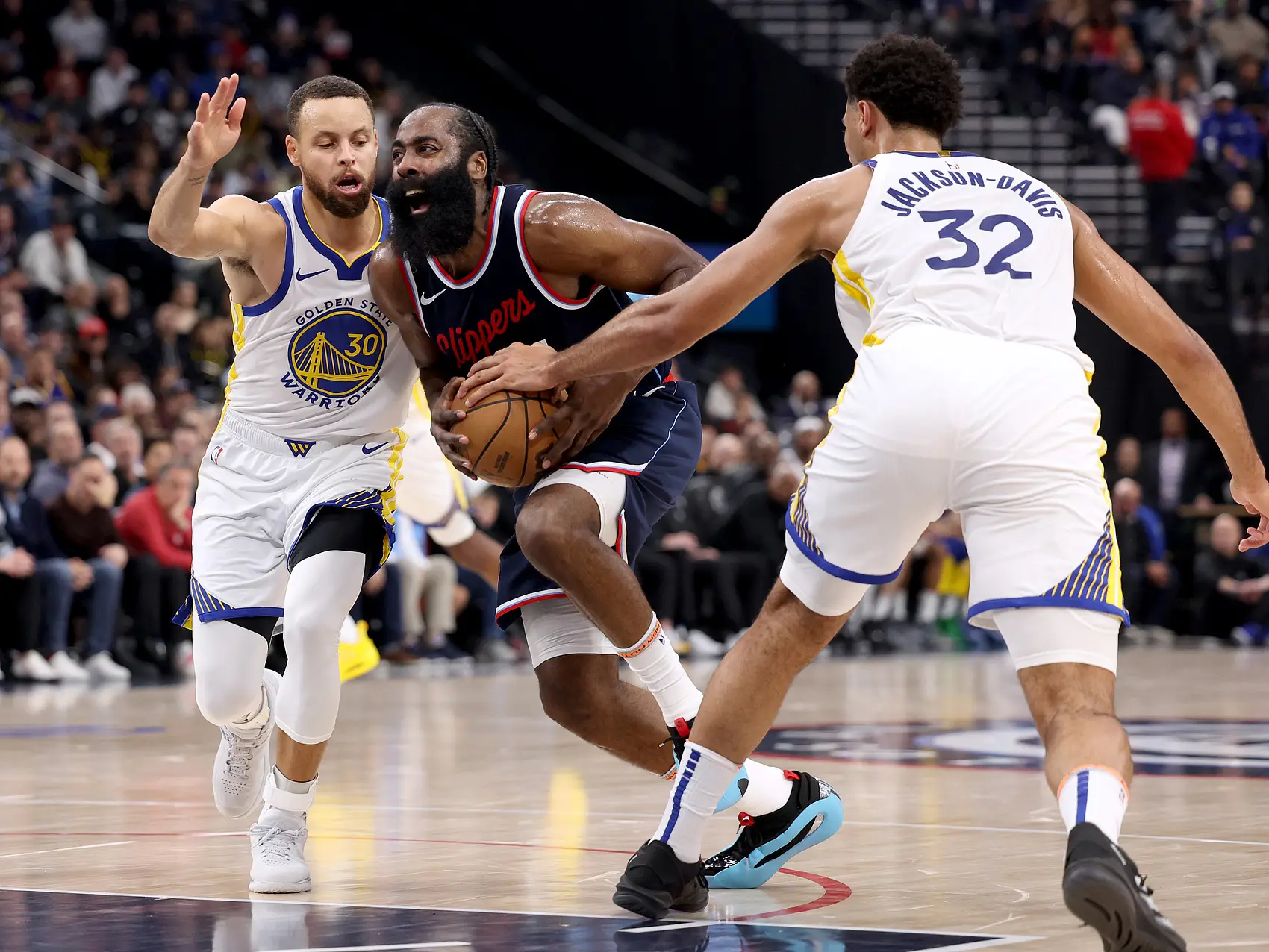 包含NBA总冠军争夺战激烈升级,四队双方对决备受关注的词条 包含NBA总冠军争夺战激烈升级,四队双方对决备受关注的词条