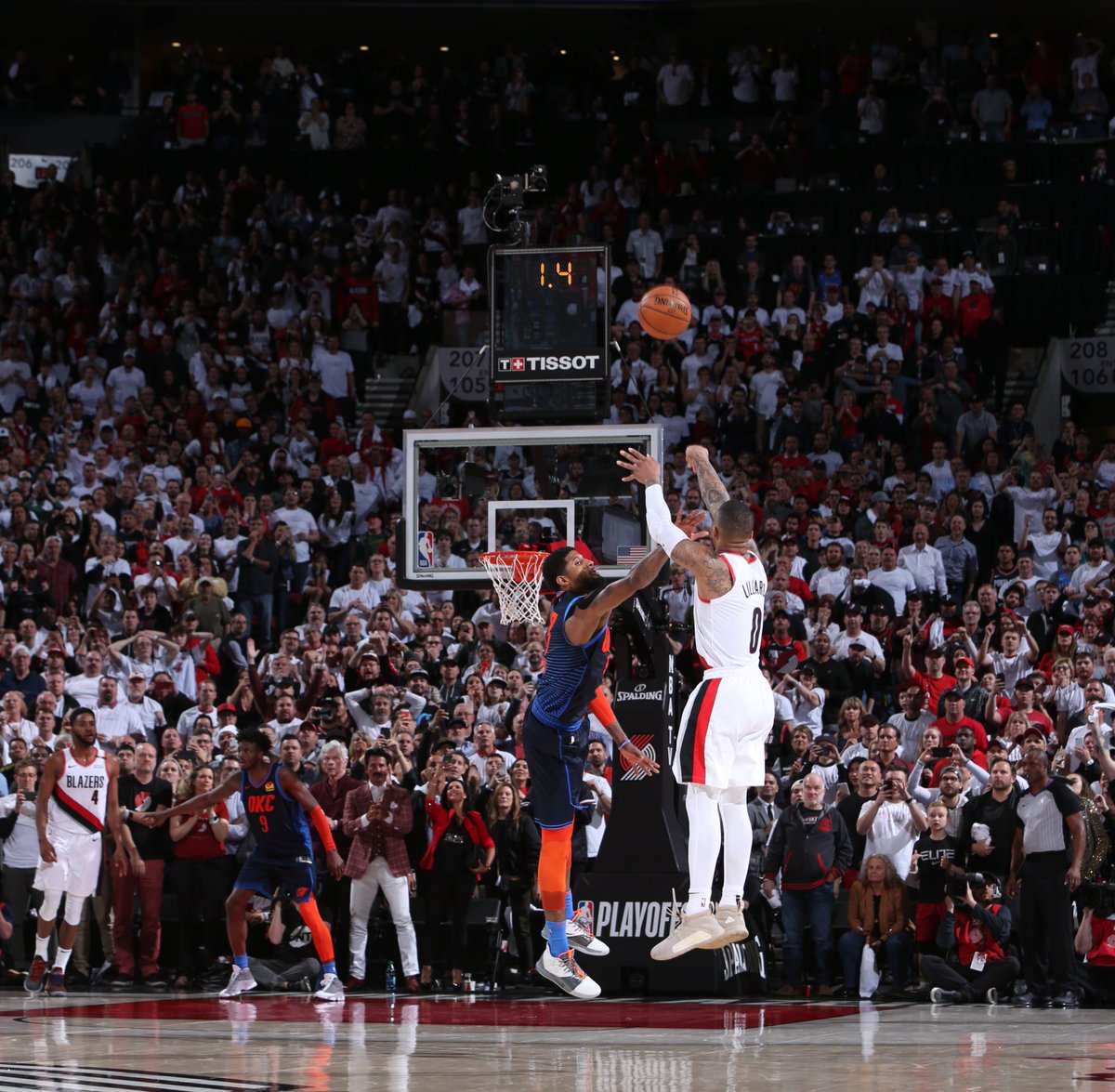 开拓者险胜骑士，利拉德绝杀制胜的简单介绍