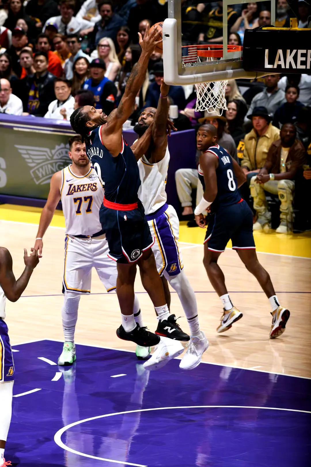 命中绝杀!詹姆斯带领湖人击败快船的简单介绍 命中绝杀!詹姆斯带领湖人击败快船的简单介绍