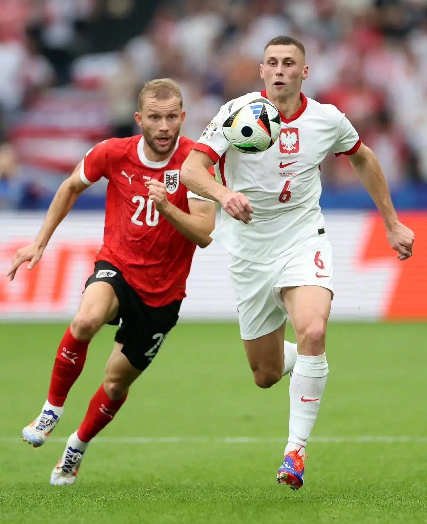 波兰队备战欧洲杯预选赛,斗志昂扬 波兰队备战欧洲杯预选赛,斗志昂扬