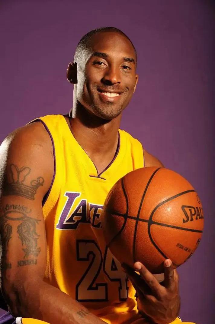 包含科比·布莱恩特成为湖人历史得分榜第一，传奇生涯再添辉煌的词条