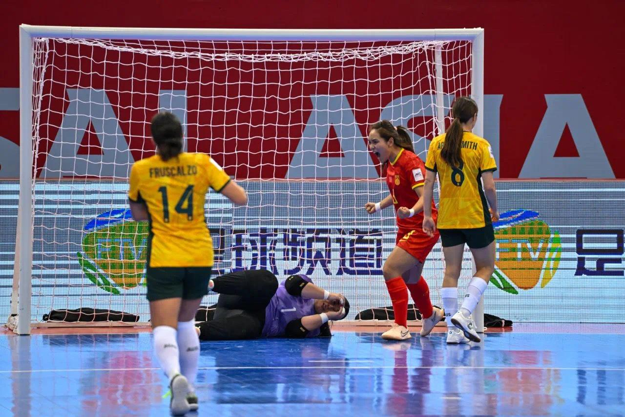 关于世界女足比赛劲爆开打，球队奋力拼战的信息