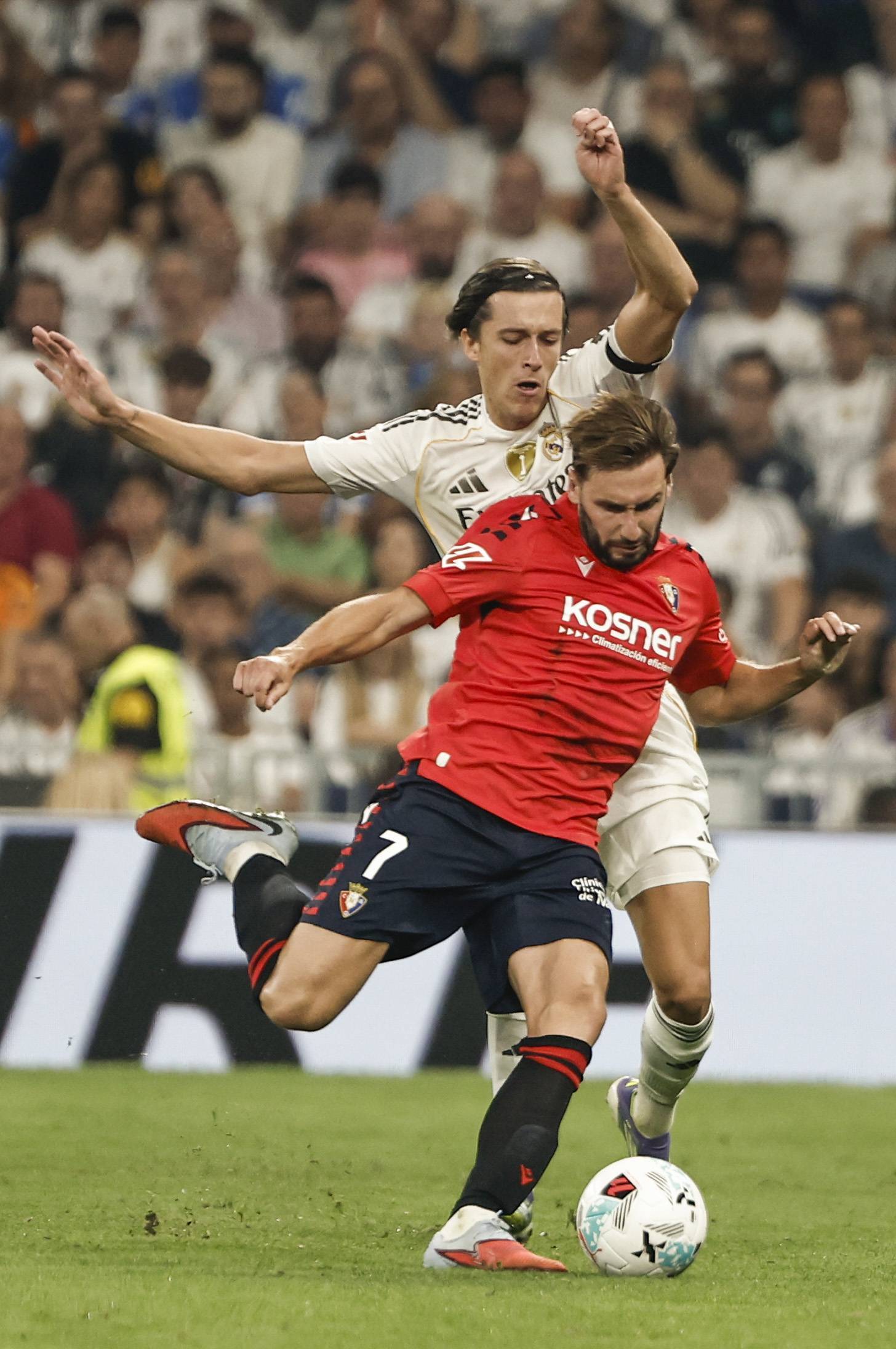 关于奥萨苏纳主场取胜，稳固中游位置的信息